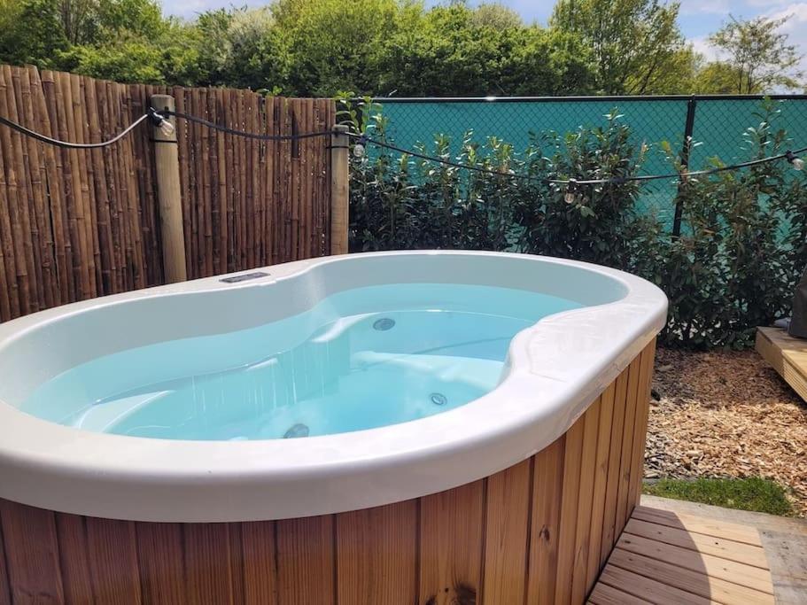 Boho Lodge Met Met Hottub Voor 2 Personen Meerssen Exterior foto